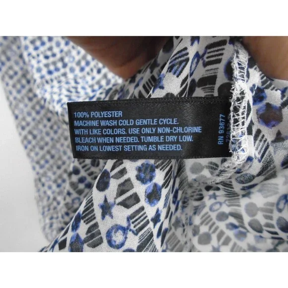 She Said Ruffle Womens Size M Short Sleeve Blouse Blue Shapes White - Picture 7 of 7